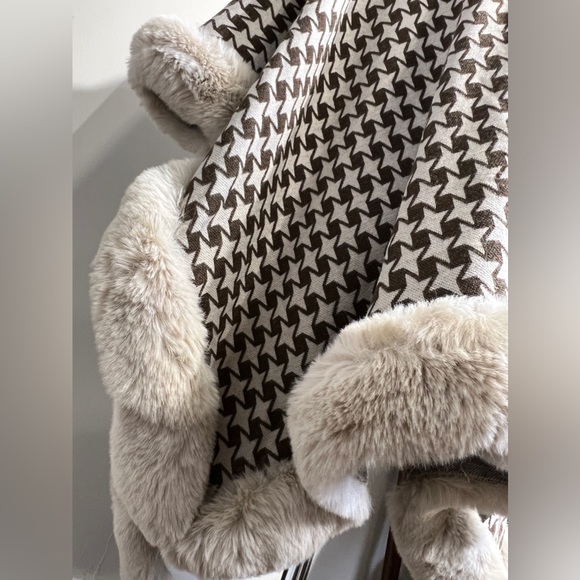 Cream and Brown Houndstooth with Faux Fur - Picture 4 of 6